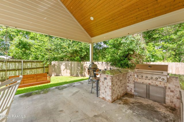 108 Meadowbrook Drive, Broussard, LA 70518