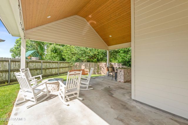 108 Meadowbrook Drive, Broussard, LA 70518