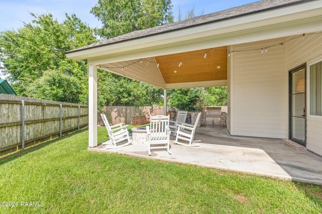 108 Meadowbrook Drive, Broussard, LA 70518