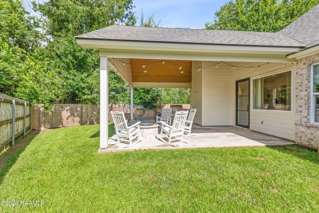108 Meadowbrook Drive, Broussard, LA 70518