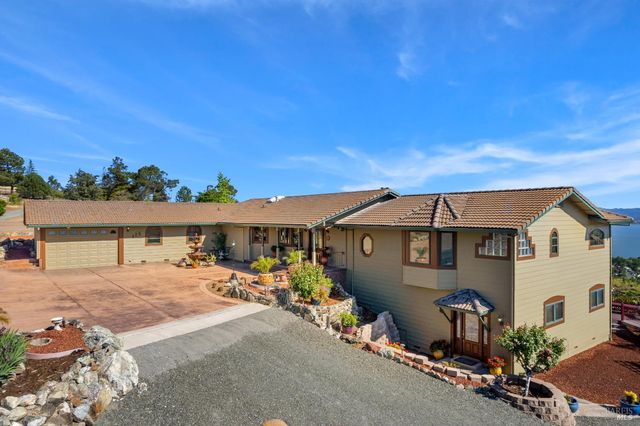 425 Lake Vista Dr, Lakeport, CA 95453