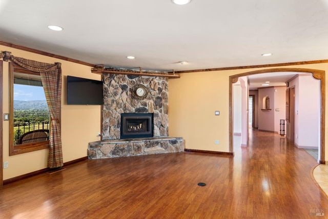 425 Lake Vista Dr, Lakeport, CA 95453