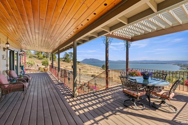 425 Lake Vista Dr, Lakeport, CA 95453