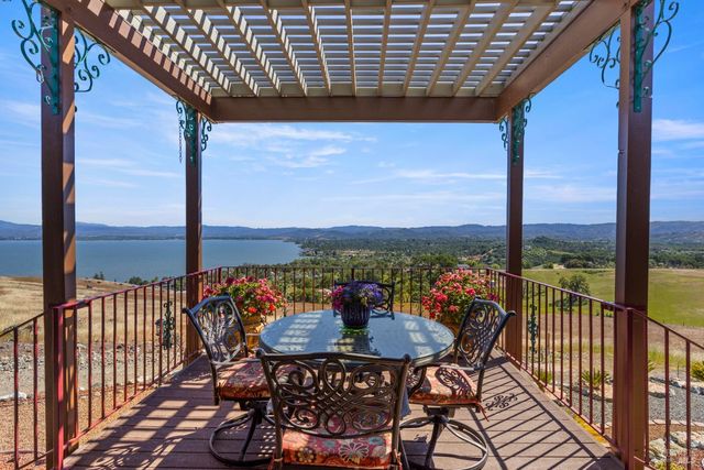 425 Lake Vista Dr, Lakeport, CA 95453