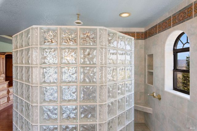 425 Lake Vista Dr, Lakeport, CA 95453