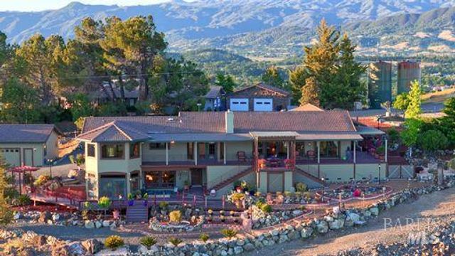 425 Lake Vista Dr, Lakeport, CA 95453