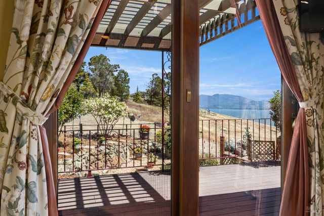 425 Lake Vista Dr, Lakeport, CA 95453