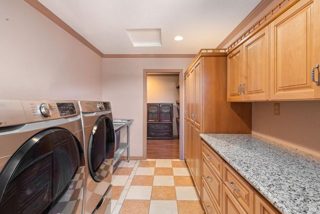 425 Lake Vista Dr, Lakeport, CA 95453