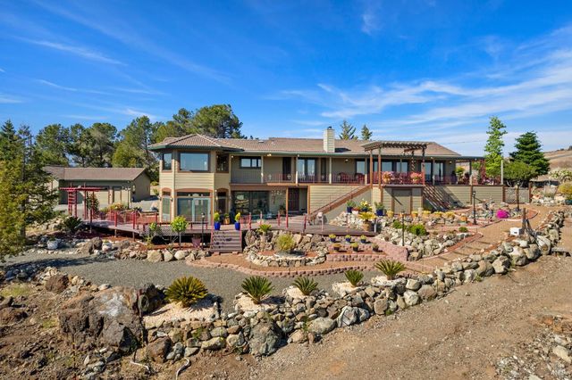 425 Lake Vista Dr, Lakeport, CA 95453