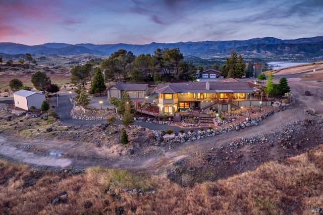 425 Lake Vista Dr, Lakeport, CA 95453