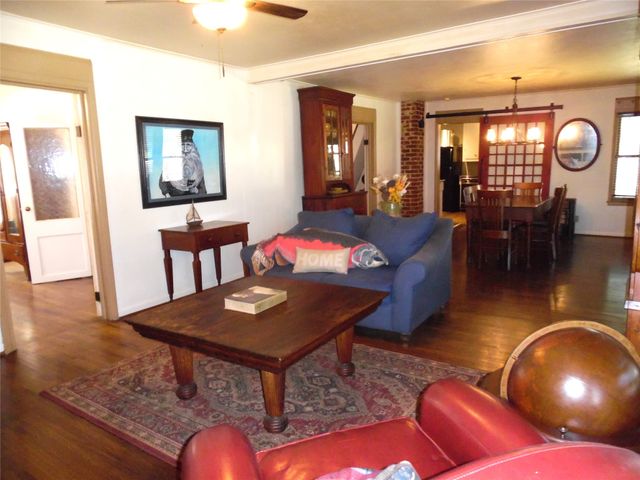 319 W Baylor Street, Weatherford, TX 76086