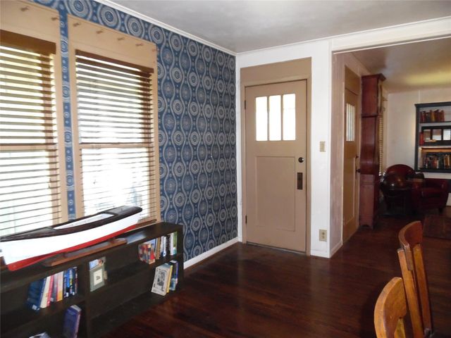 319 W Baylor Street, Weatherford, TX 76086
