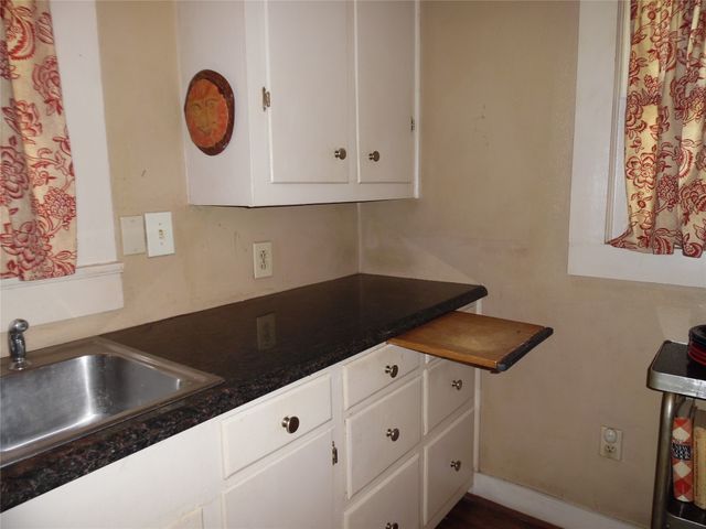 319 W Baylor Street, Weatherford, TX 76086