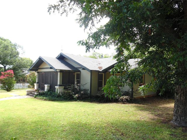 319 W Baylor Street, Weatherford, TX 76086