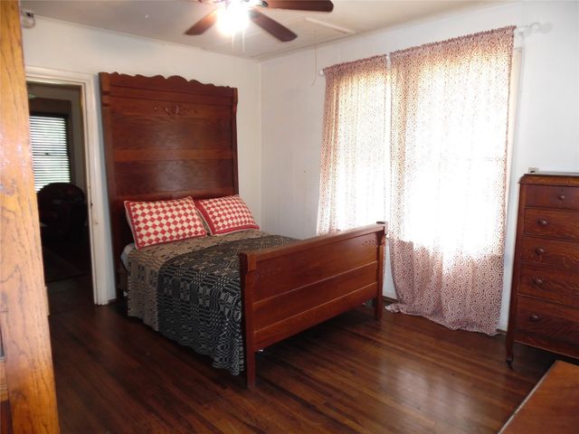 319 W Baylor Street, Weatherford, TX 76086