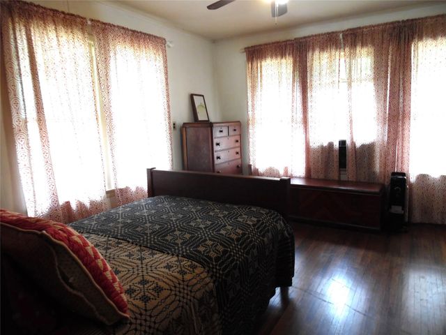 319 W Baylor Street, Weatherford, TX 76086