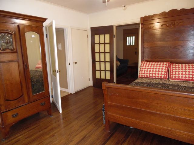 319 W Baylor Street, Weatherford, TX 76086
