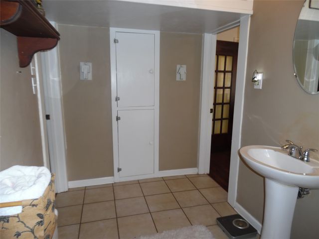 319 W Baylor Street, Weatherford, TX 76086