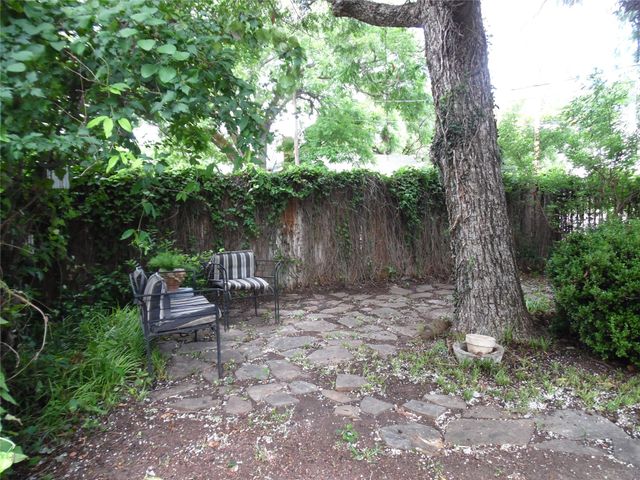 319 W Baylor Street, Weatherford, TX 76086