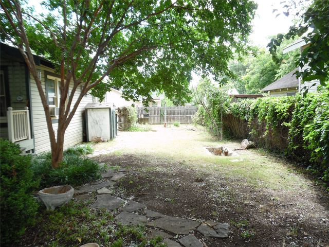 319 W Baylor Street, Weatherford, TX 76086