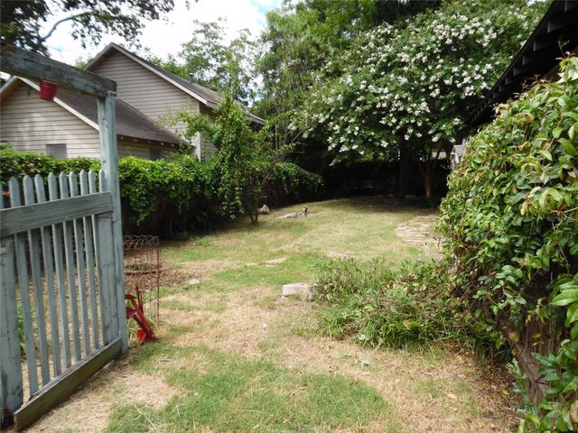 319 W Baylor Street, Weatherford, TX 76086