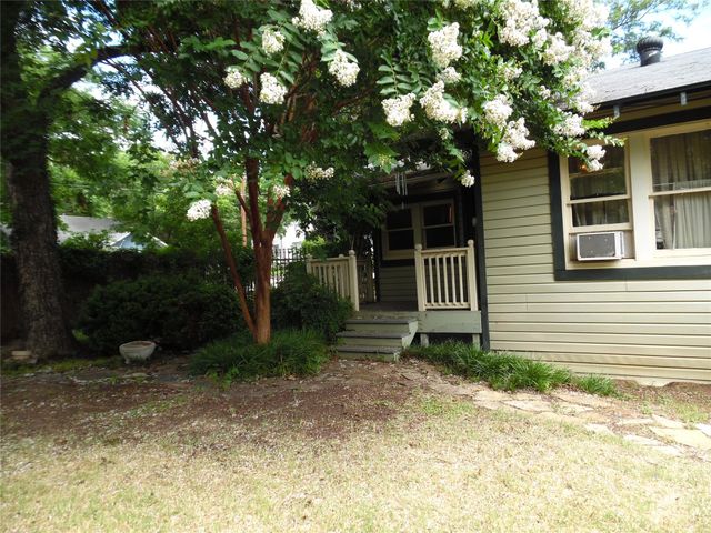 319 W Baylor Street, Weatherford, TX 76086