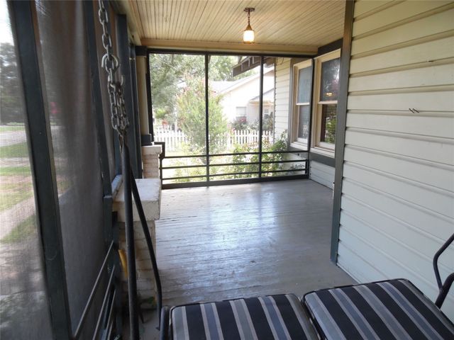 319 W Baylor Street, Weatherford, TX 76086