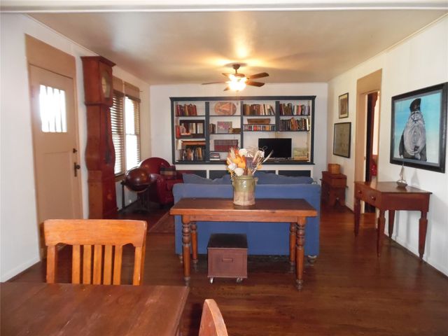 319 W Baylor Street, Weatherford, TX 76086