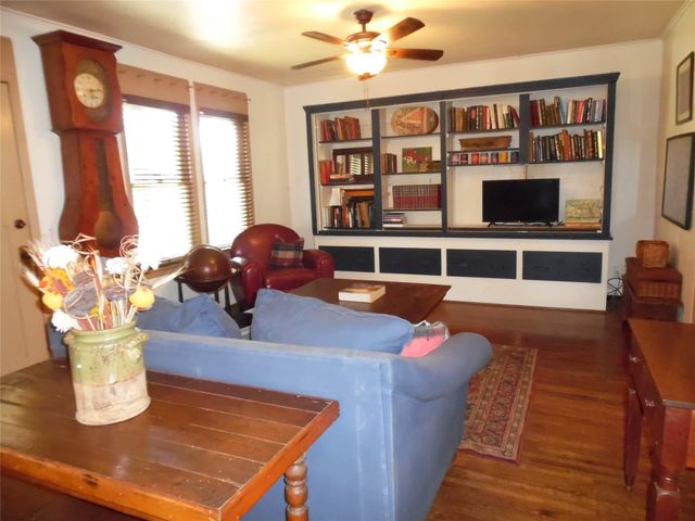 319 W Baylor Street, Weatherford, TX 76086