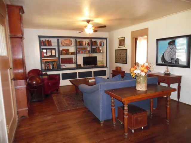 319 W Baylor Street, Weatherford, TX 76086