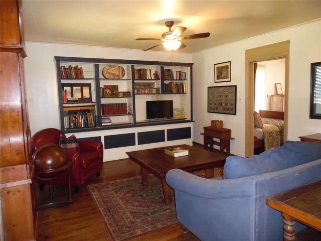 319 W Baylor Street, Weatherford, TX 76086
