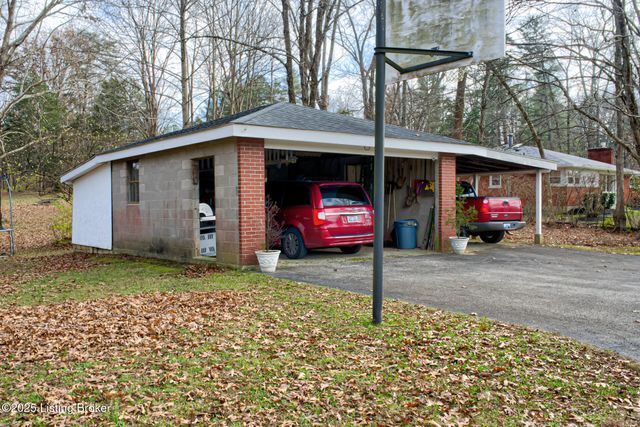 4803 Chenoweth Run Rd, Louisville, KY 40299