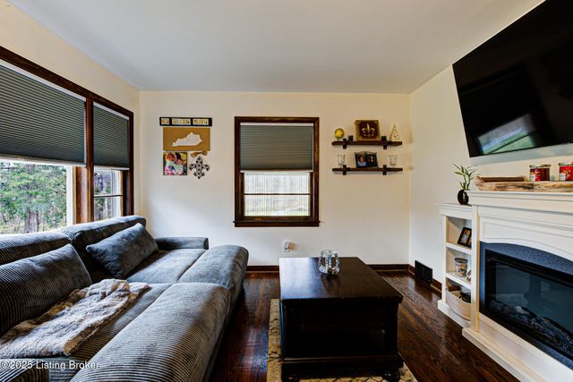 4803 Chenoweth Run Rd, Louisville, KY 40299