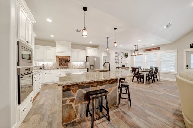 2211 Canyon Lake Road, Wills Point, TX 75169