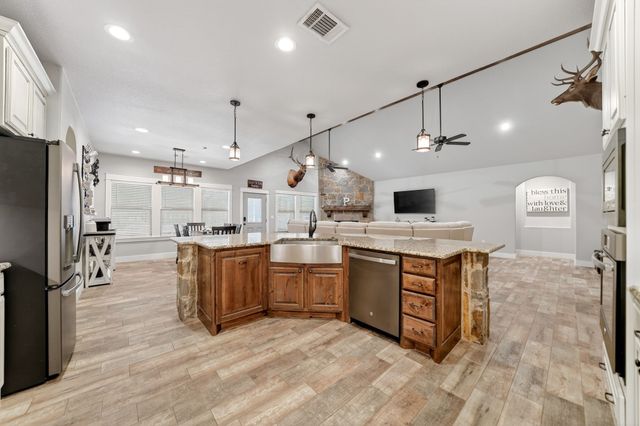 2211 Canyon Lake Road, Wills Point, TX 75169
