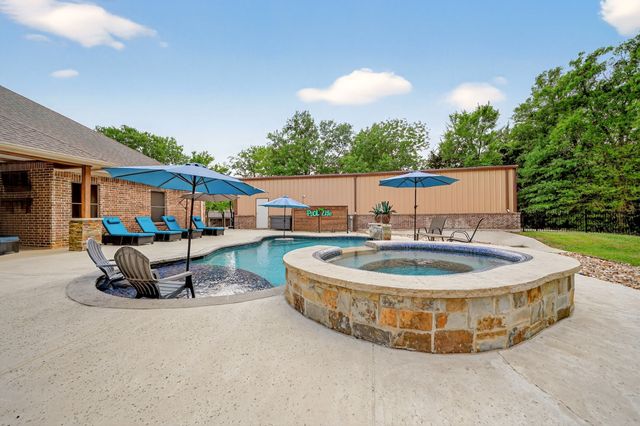2211 Canyon Lake Road, Wills Point, TX 75169