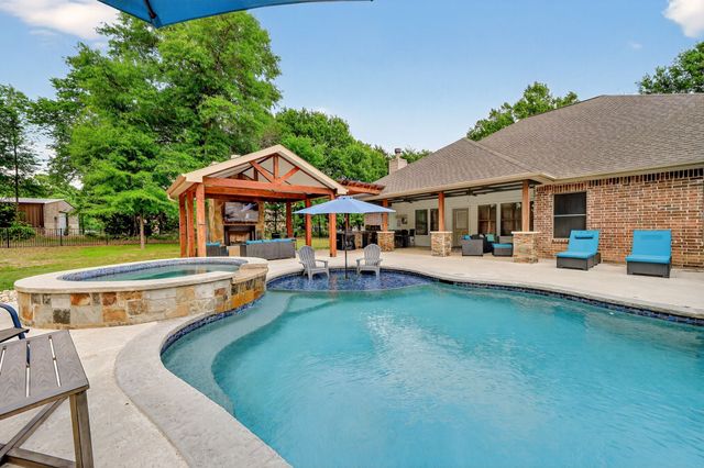 2211 Canyon Lake Road, Wills Point, TX 75169