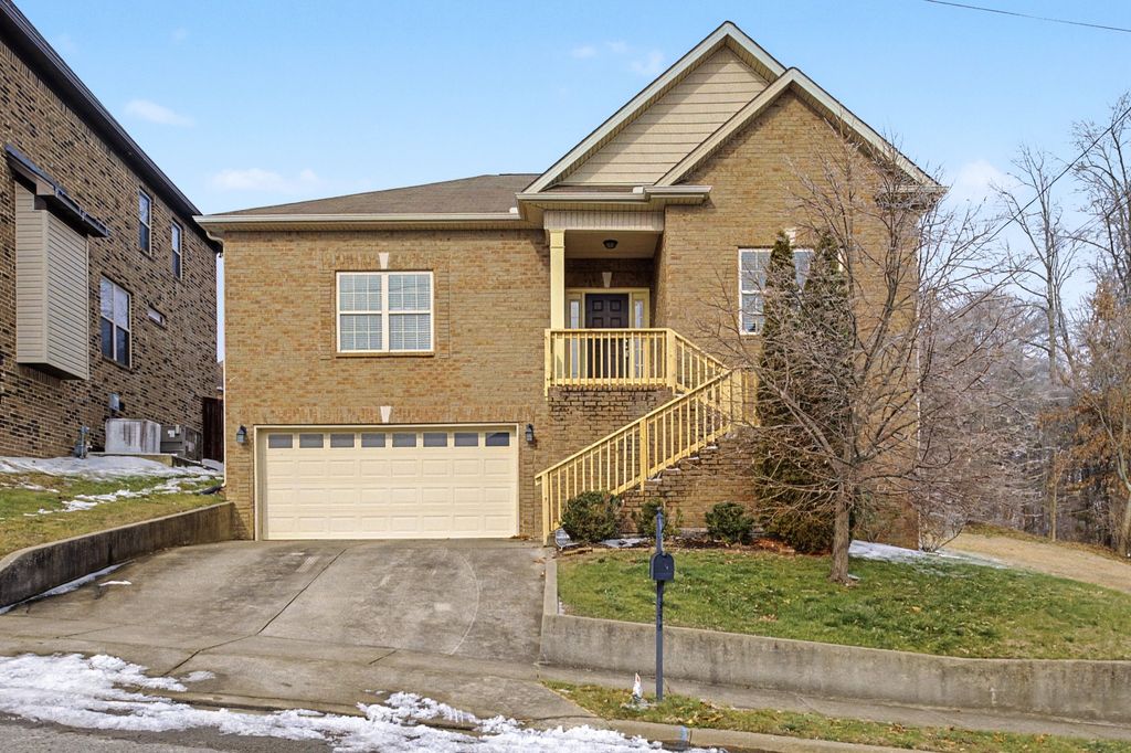 140 Tulip Grove Pt, Hermitage, TN 37076