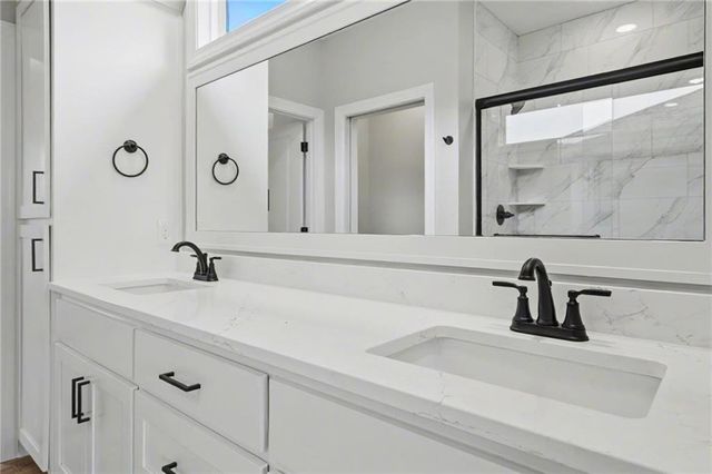 1210 Alexander Court, Ottawa, KS 66067