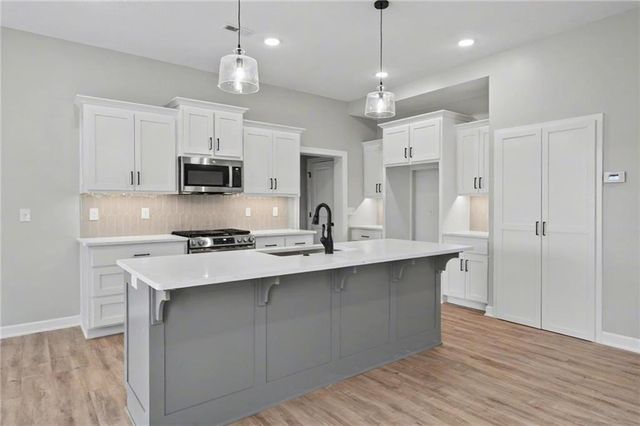 1210 Alexander Court, Ottawa, KS 66067