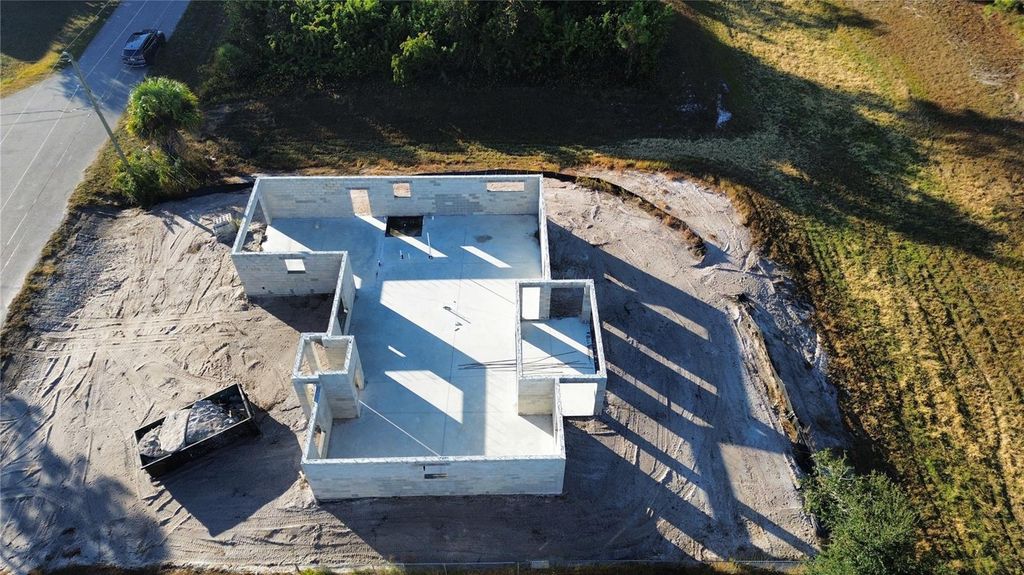 Image 4 of property listing at 1405 WINTHROP STREET, North Port, FL 34288