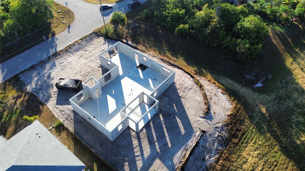 Image 7 of property listing at 1405 WINTHROP STREET, North Port, FL 34288