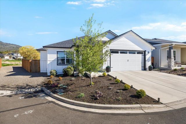 2586 Tiffin Way, Medford, OR 97504
