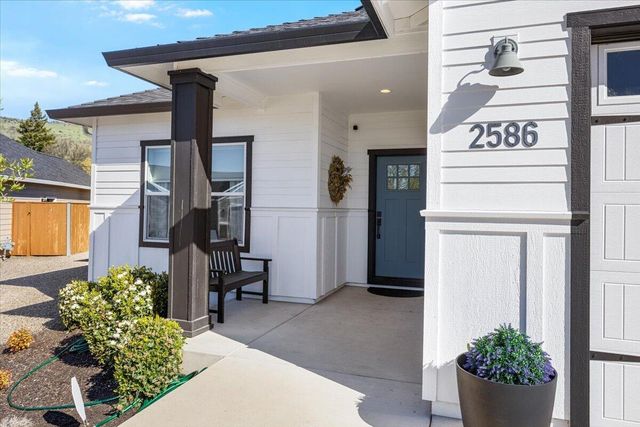 2586 Tiffin Way, Medford, OR 97504