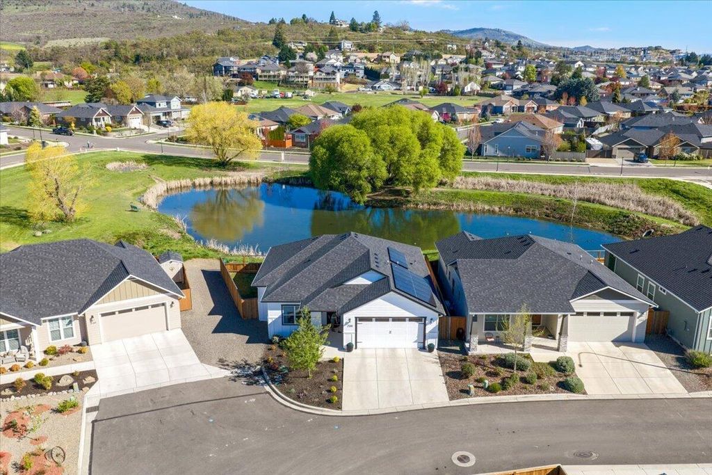 2586 Tiffin Way, Medford, OR 97504