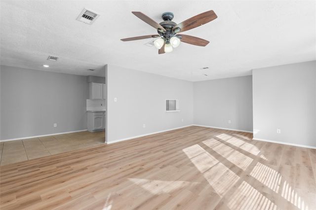 2942 Heritage Colony Drive, Webster, TX 77598