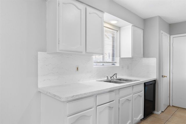 2942 Heritage Colony Drive, Webster, TX 77598