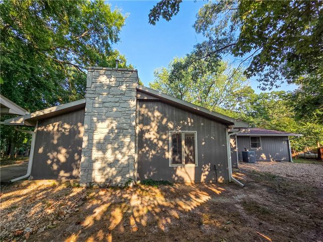 16 Amesbury Lane, Bella Vista, AR 72715