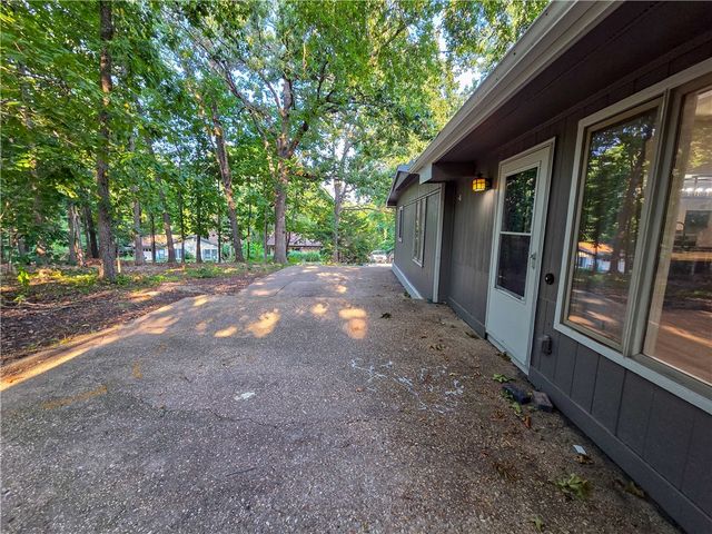 16 Amesbury Lane, Bella Vista, AR 72715