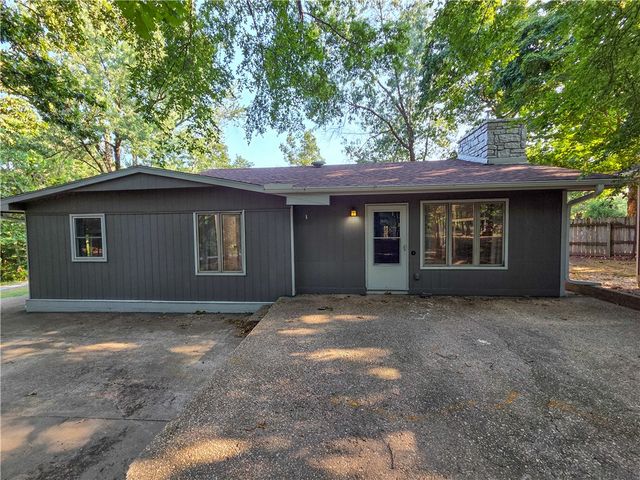 16 Amesbury Lane, Bella Vista, AR 72715